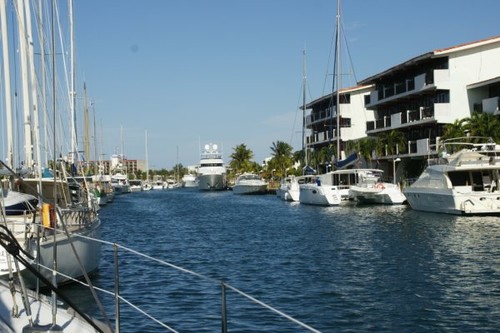 Hemingway Marina.JPG © Ian & Andrea Treleaven